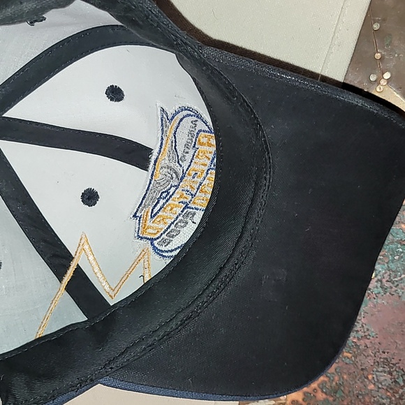 2002. Brickyard 400. Limited Edition 833 of  2002. Velcro-strap. Embroidered. - Picture 8 of 9